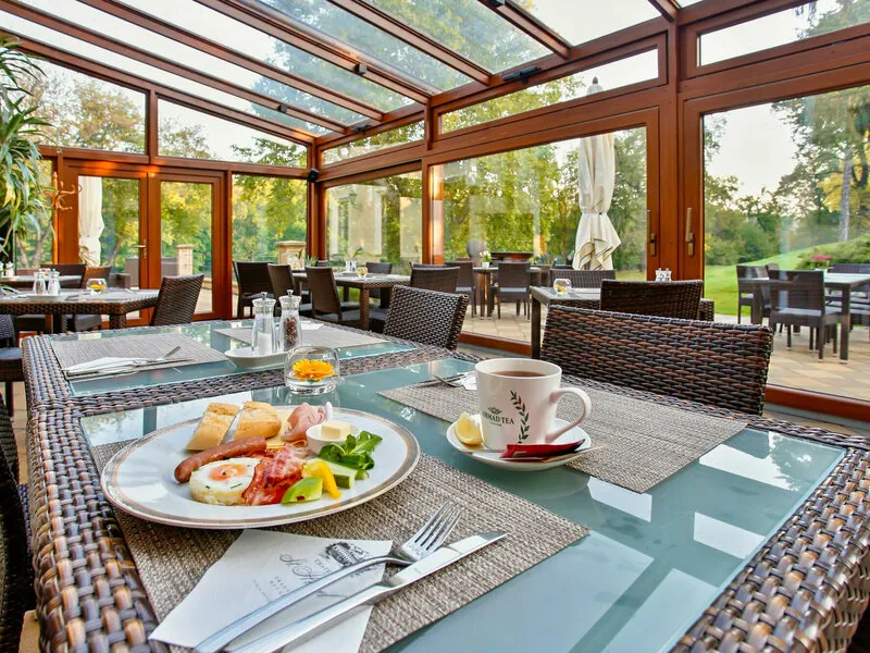 Noc na zámku Chateau St. Havel + 6chodové menu pro 2, Praha