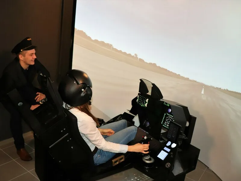 Letecký simulátor stíhačky F16