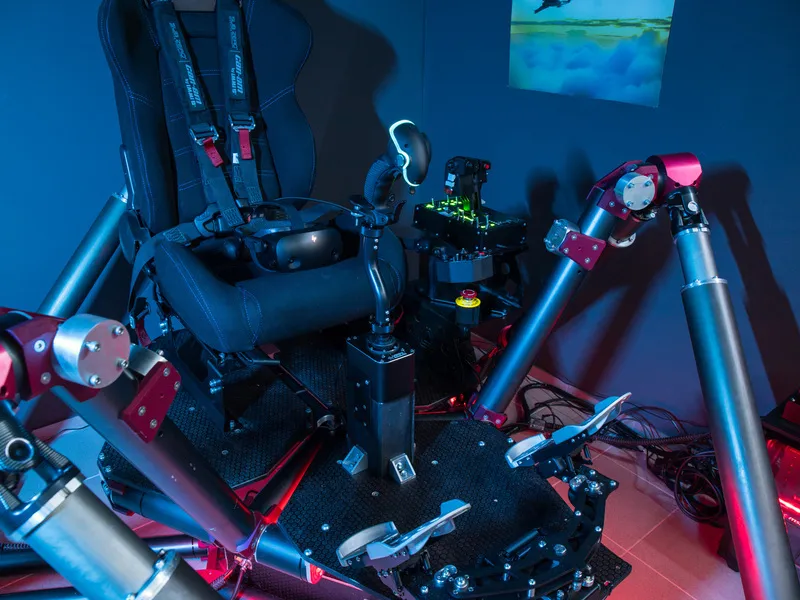Pohyblivý letecký simulátor s VR