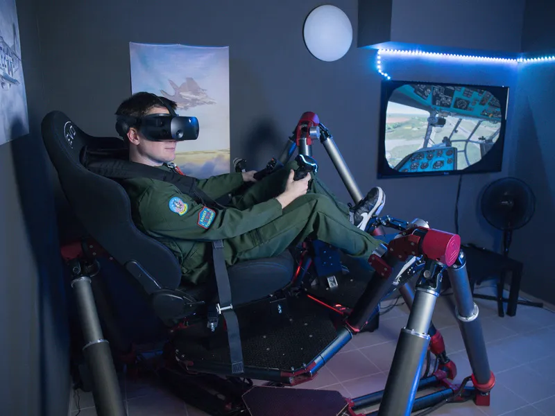 Pohyblivý letecký simulátor s VR