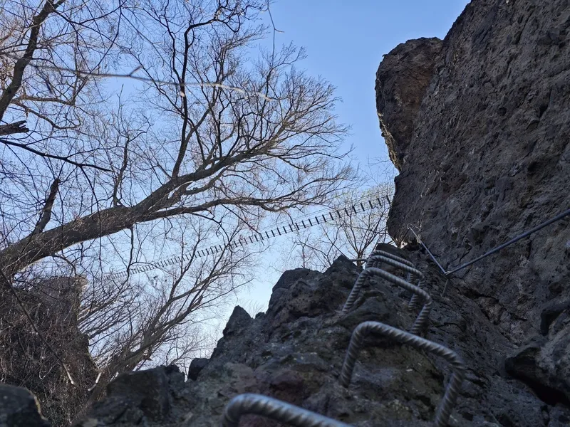 Vzhůru po skále za parádními výhledy