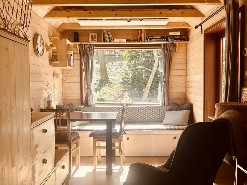 Tiny house mezi stromy v Jizerských horách