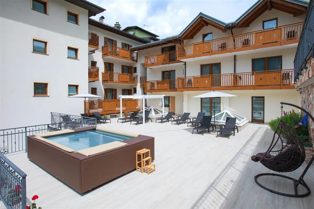 5denní zájezd s dopravou, polopenzí a skipasem v ceně – hotel Majorka