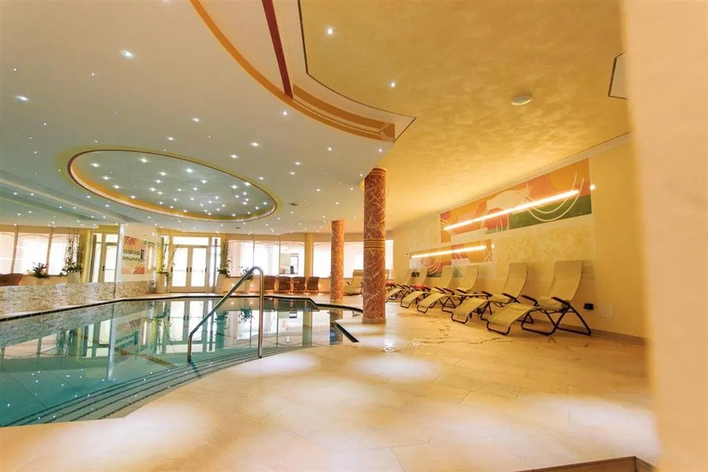 5denní zájezd s dopravou, polopenzí a skipasem v ceně – hotel Majorka