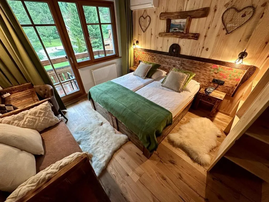 Hotel Ribno - lyžařský balíček s denním přejezdem, wellness a polopenzí v ceně