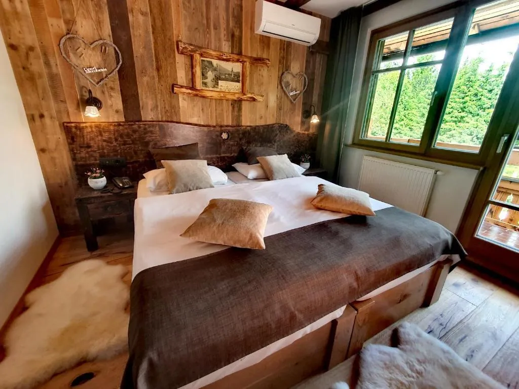 Hotel Ribno - lyžařský balíček s denním přejezdem, wellness a polopenzí v ceně