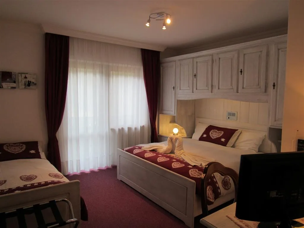 5denní zájezd s dopravou, polopenzí a skipasem v ceně – hotel Arnica