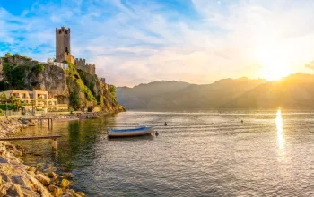 Jednodenní výlet k jezeru Lago di Garda s koupáním Jednodenní výlet k jezeru Lago di Garda s koupáním – dárek a zážitek