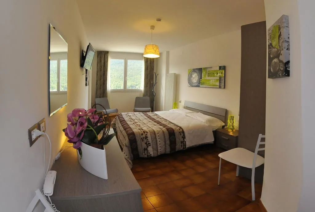 5denní zájezd s dopravou, polopenzí a skipasem v ceně – hotel Piancastello