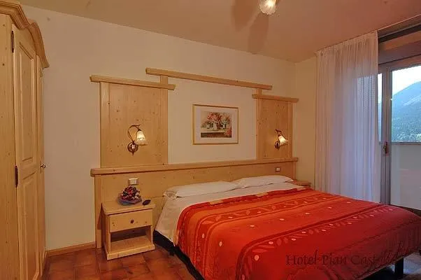 5denní zájezd s dopravou, polopenzí a skipasem v ceně – hotel Piancastello
