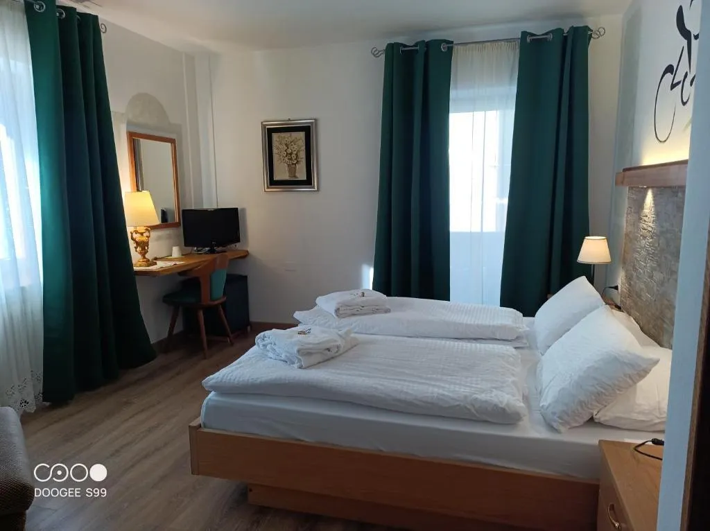 5denní zájezd (denní přejezd) s dopravou, polopenzí a skipasem v ceně – hotel Arnica