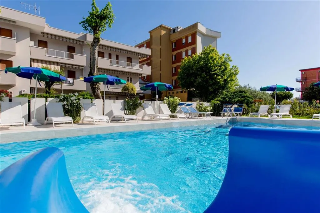 Club Hotel Residence a depandance White Club