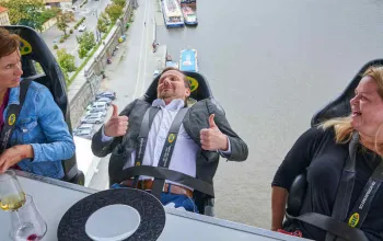 Luxusní obědové menu v oblacích nad Prahou