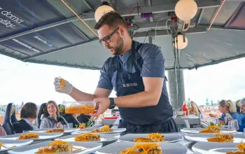 Luxusní obědové menu v oblacích nad Prahou