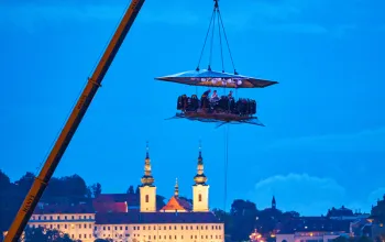 Večeře s koktejlovým párováním 50 metrů nad Prahou