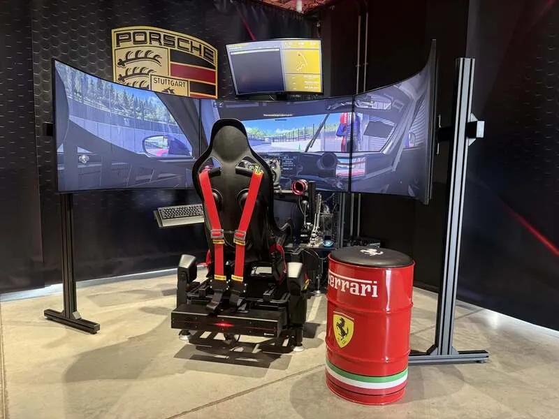 Profesionální závodní simulátor plný adrenalinu