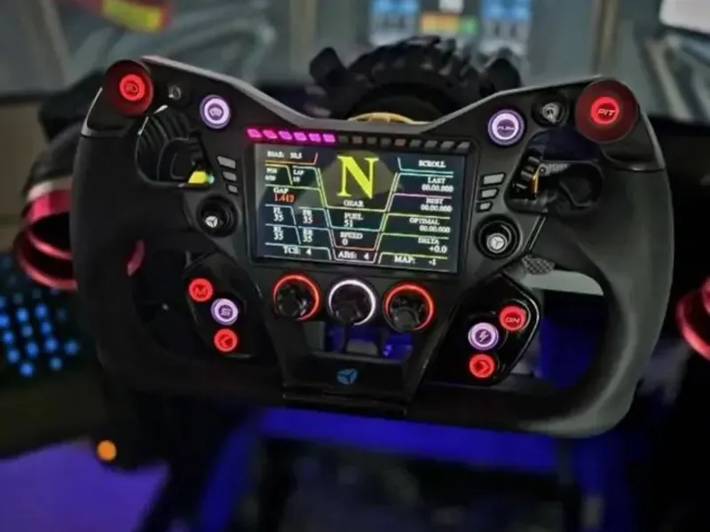 Profesionální závodní simulátor plný adrenalinu