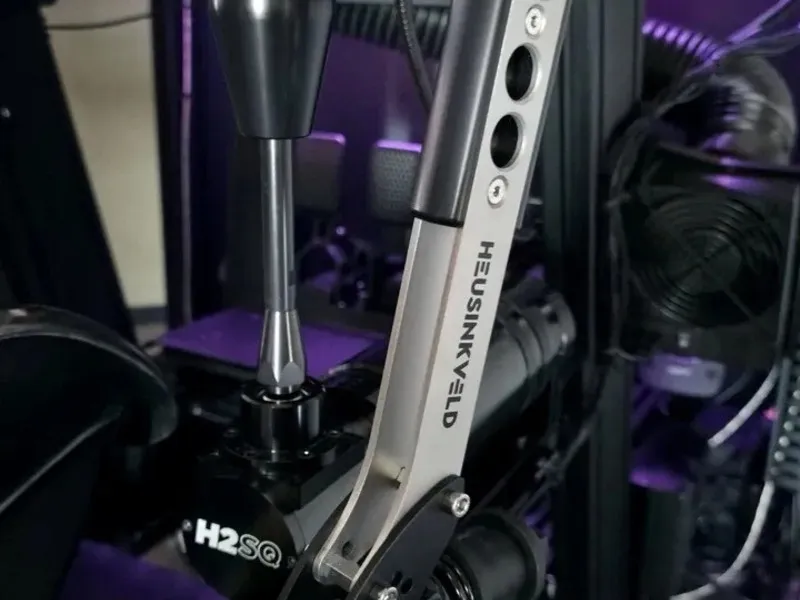 Profesionální závodní simulátor plný adrenalinu