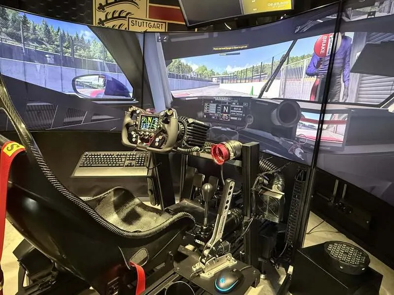 Profesionální závodní simulátor plný adrenalinu
