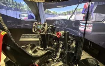 Profesionální závodní simulátor plný adrenalinu