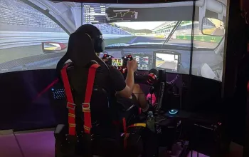 Profesionální závodní simulátor plný adrenalinu