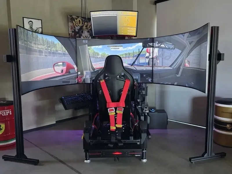 Profesionální závodní simulátor plný adrenalinu
