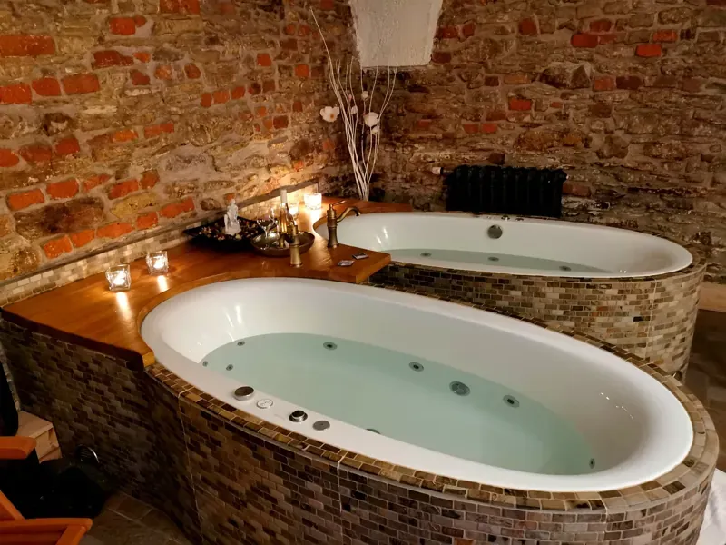 Privátní wellness ve sklepení ze 16. století pro dva