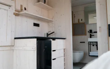 Glampingový pobyt na Slovácku: Posed u trati