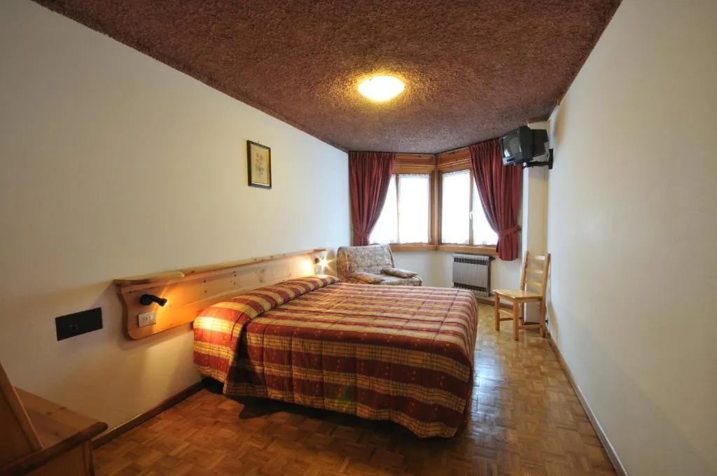 6denní zájezd s dopravou, polopenzí a skipasem v ceně – Parkhotel Valfurva