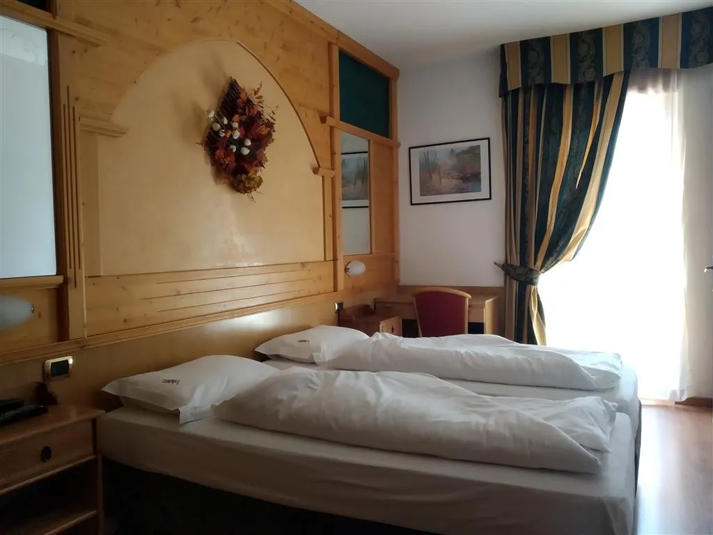 5denní zájezd (denní přejezd) s dopravou, polopenzí a skipasem v ceně – hotel Dal Bon