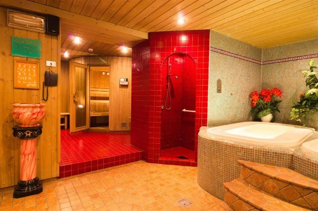 5denní zájezd s dopravou, polopenzí a skipasem v ceně – hotel Centrale