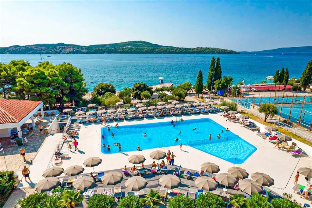 Zkrácená dovolená s dopravou a polopenzí v hotelu Medena