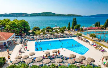 Zkrácená dovolená s dopravou a polopenzí v hotelu Medena Zkrácená dovolená s dopravou a polopenzí v hotelu Medena – dárek a zážitek