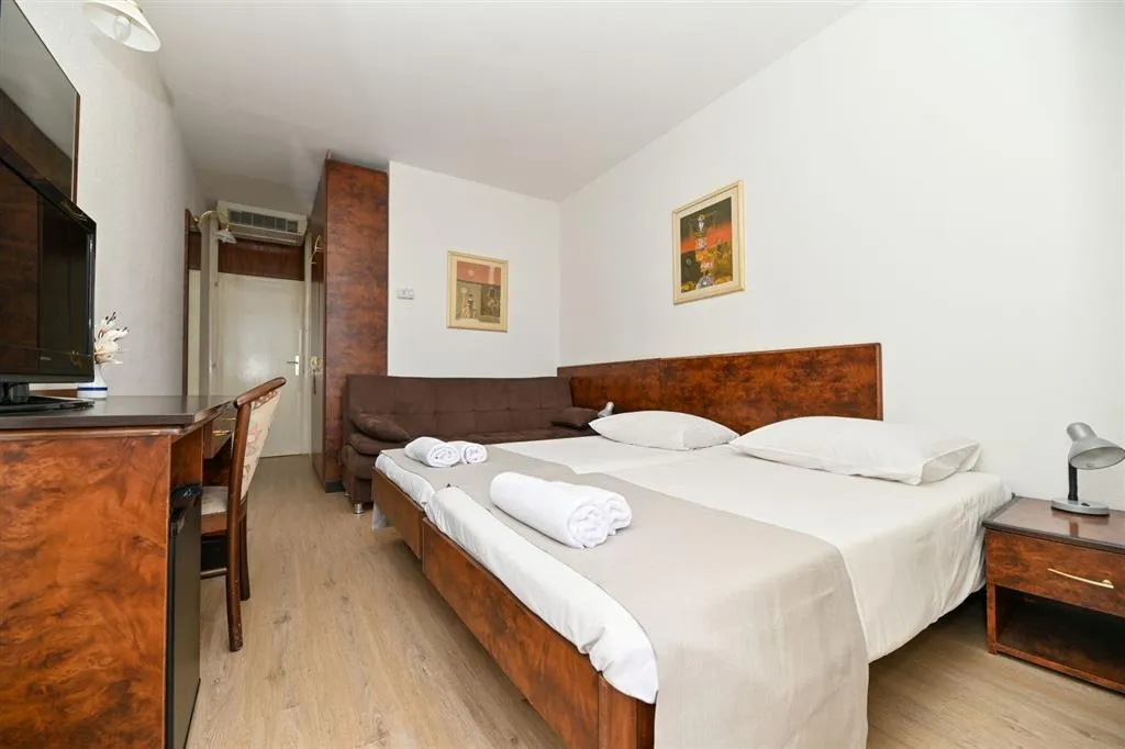 Zkrácená dovolená s dopravou a polopenzí v hotelu Medena