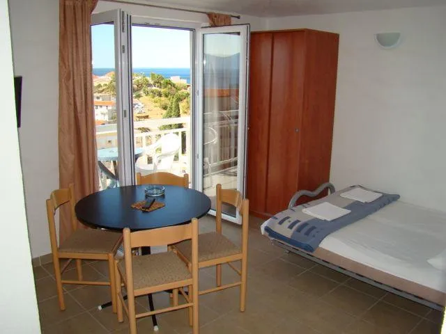 Villa Tina (apartmány s vlastním stravováním)