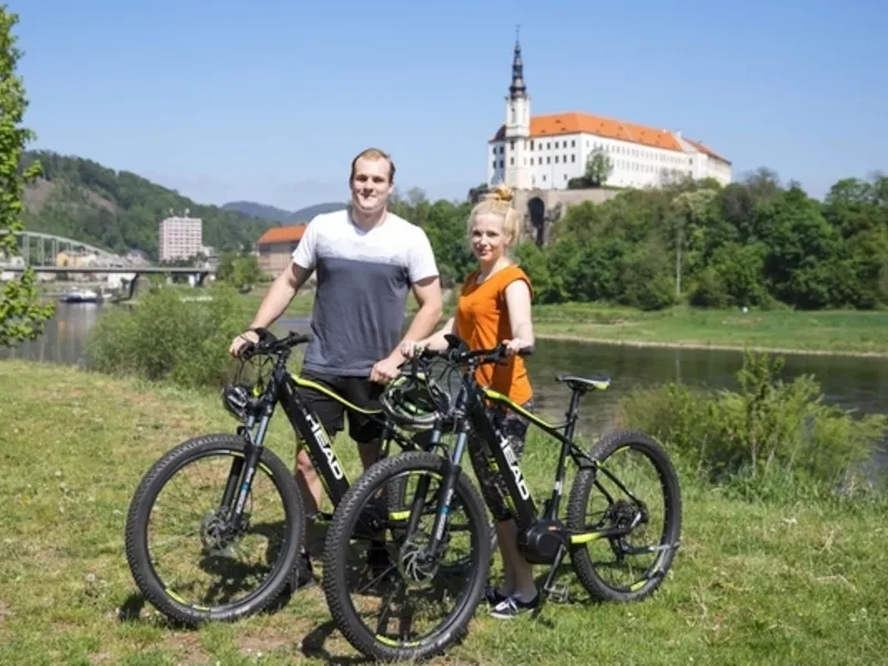 Výlet po Českém Švýcarsku na lodi a elektrokole pro dva