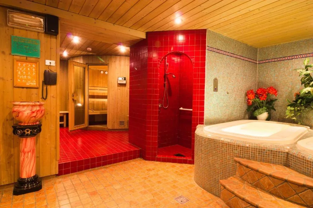 5denní zájezd (denní přejezd) s dopravou, polopenzí a skipasem v ceně – hotel Centrale