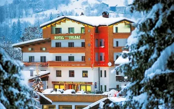 5denní zájezd s dopravou, polopenzí a skipasem v ceně – hotel Coldai – dárek a zážitek