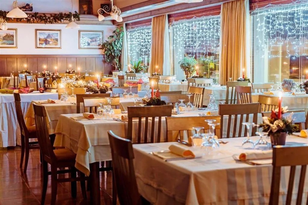 5denní zájezd (denní přejezd) s dopravou, polopenzí a skipasem v ceně – hotel Coldai
