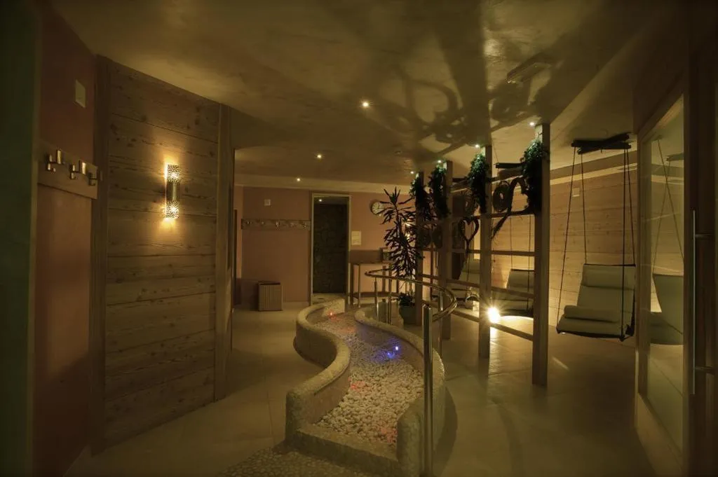 5denní zájezd s dopravou, polopenzí a skipasem v ceně – hotel Eden