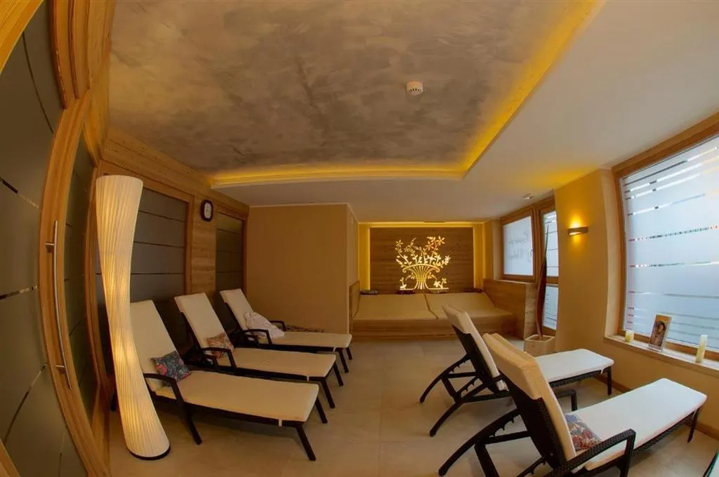 5denní zájezd s dopravou, polopenzí a skipasem v ceně – hotel Eden