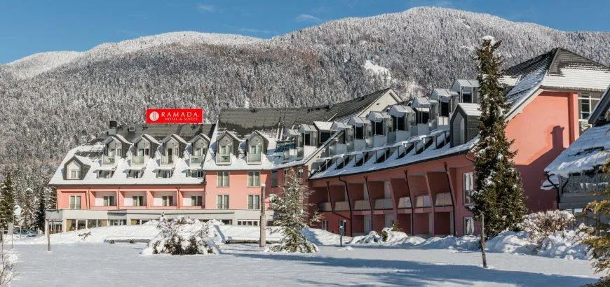 Ramada Hotel & Suites (se skipasem)