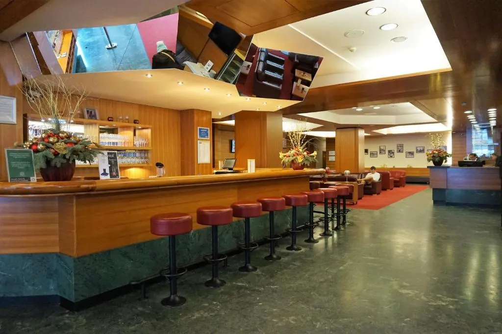 Hotel Kompas (se skipasem)