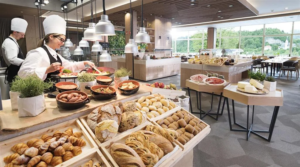 Hotel Rikli Balance - lyžařský balíček s denním přejezdem, bazény a polopenzí v ceně