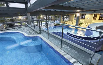 Hotel Rikli Balance - lyžařský balíček s denním přejezdem, bazény a polopenzí v ceně