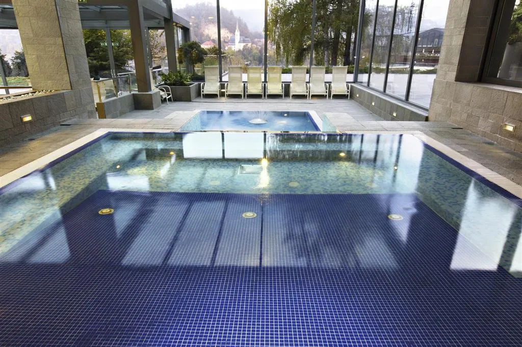 Hotel Rikli Balance - lyžařský balíček s denním přejezdem, bazény a polopenzí v ceně