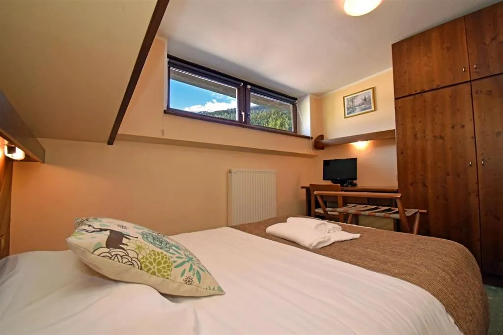5denní zájezd s dopravou, polopenzí a skipasem v ceně – hotel Comelico
