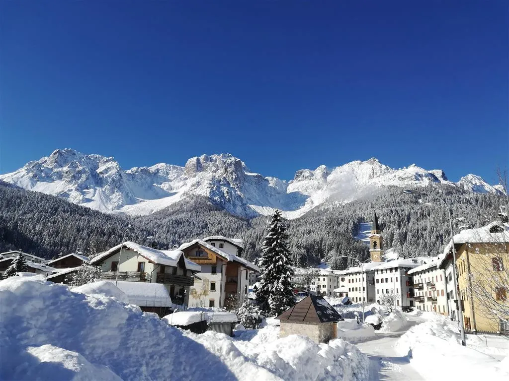 5denní zájezd s dopravou, polopenzí a skipasem v ceně – hotel Comelico