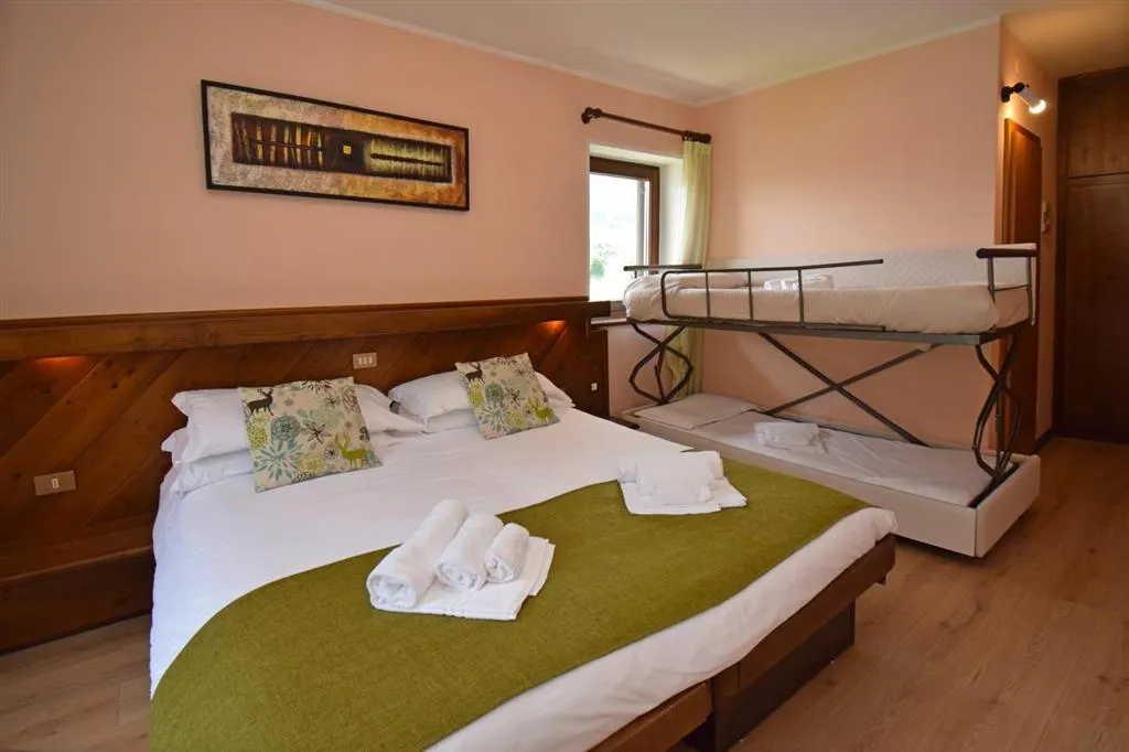 5denní zájezd s dopravou, polopenzí a skipasem v ceně – hotel Comelico