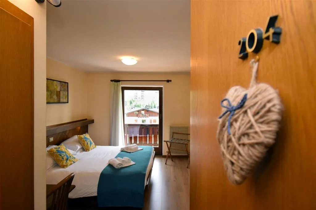 5denní zájezd s dopravou, polopenzí a skipasem v ceně – hotel Comelico
